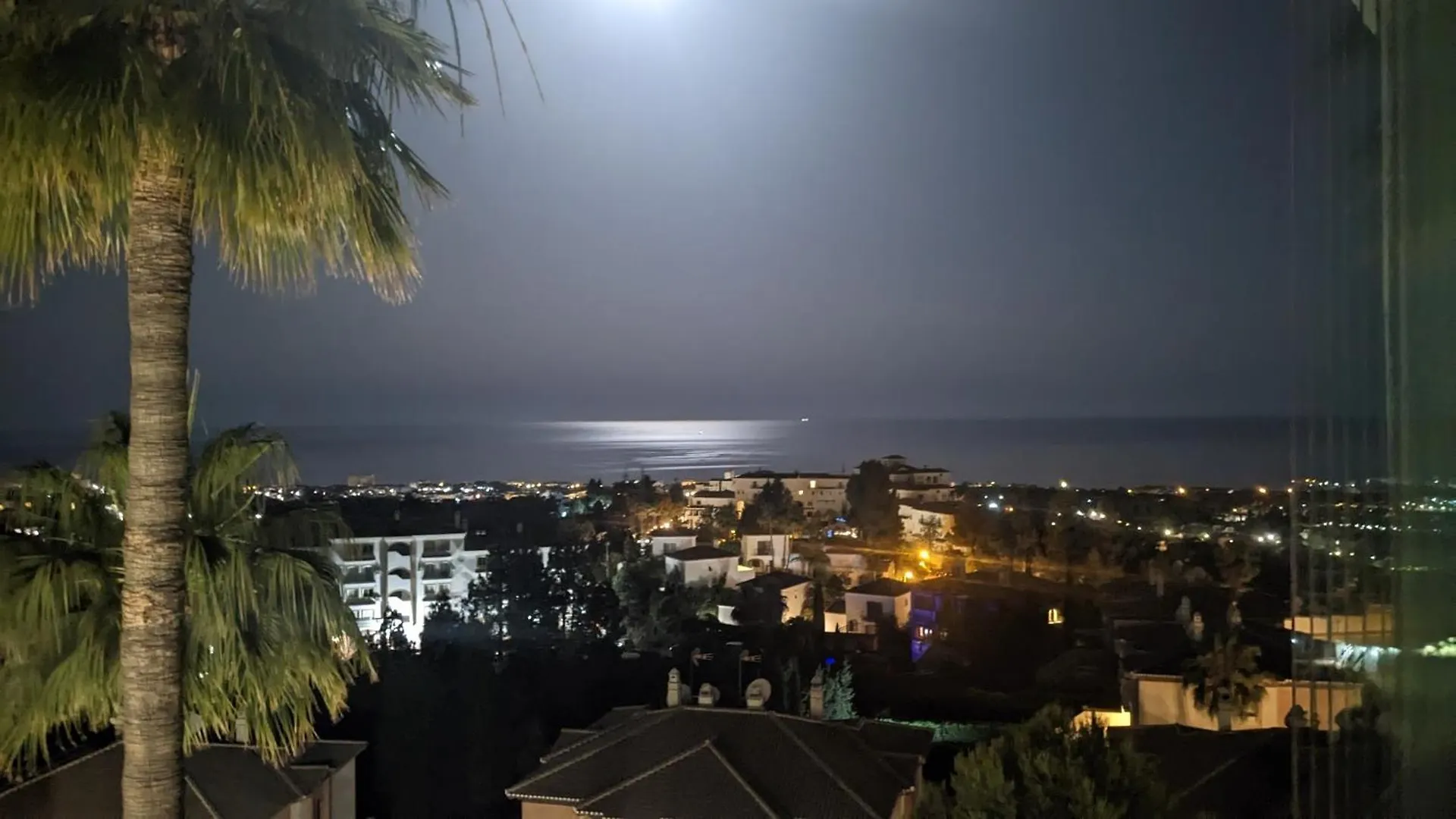 Luxury Duplex Penthouse 2 Living Rooms 3 Double Bedroom 4 Beds 4 Terraces Outstanding Sea & Mountain Views Sitio de Calahonda 아파트