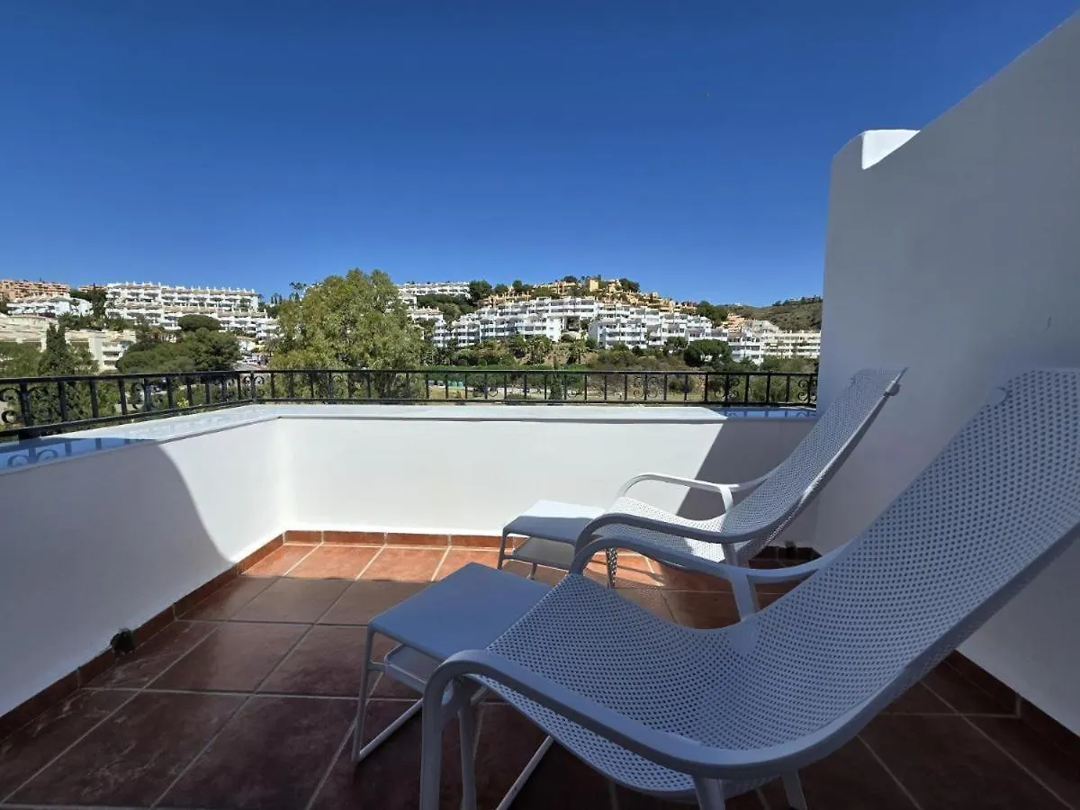 Luxury Duplex Penthouse 2 Living Rooms 3 Double Bedroom 4 Beds 4 Terraces Outstanding Sea & Mountain Views Sitio de Calahonda 아파트