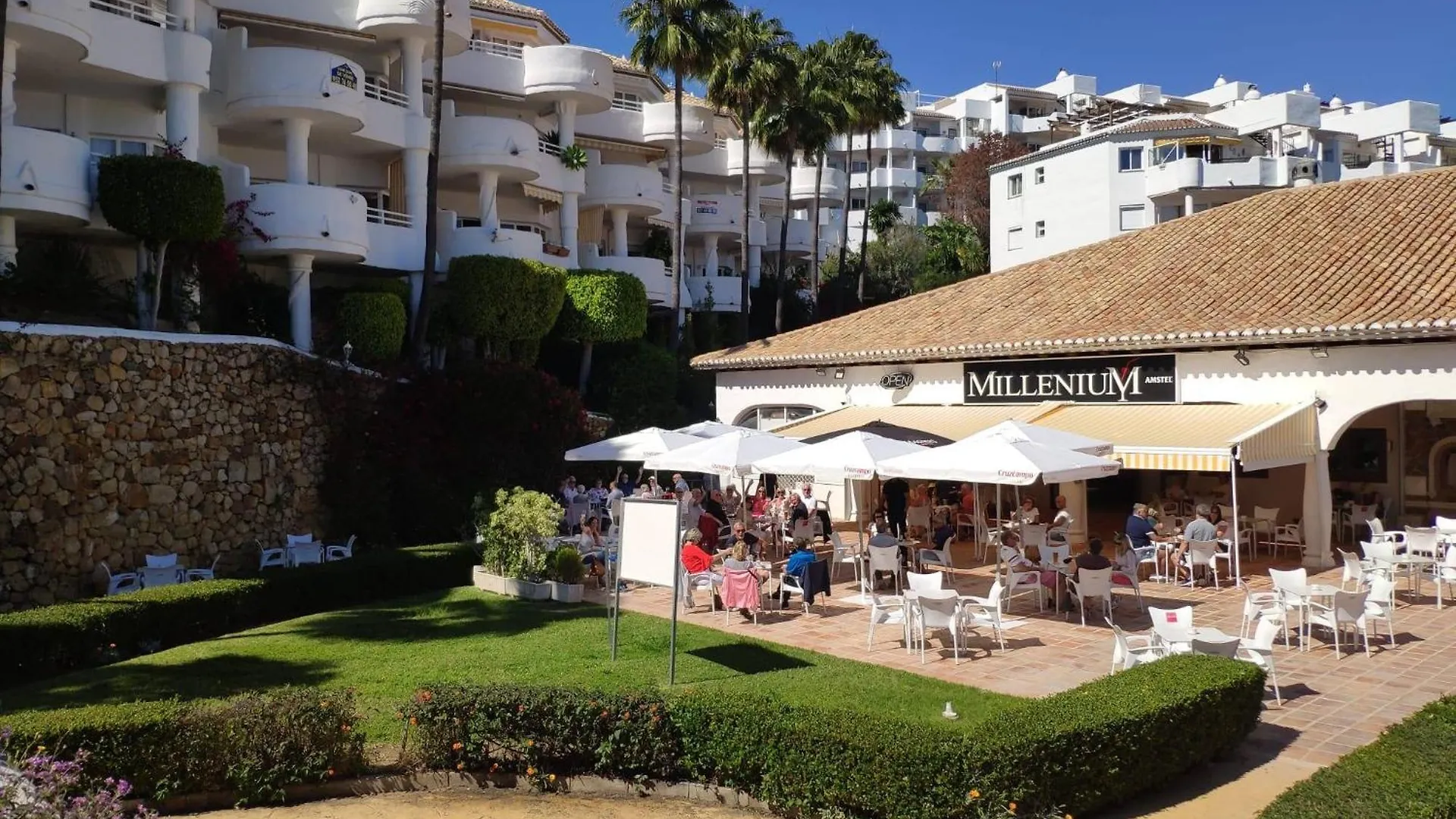 아파트 Luxury Duplex Penthouse 2 Living Rooms 3 Double Bedroom 4 Beds 4 Terraces Outstanding Sea & Mountain Views Sitio de Calahonda