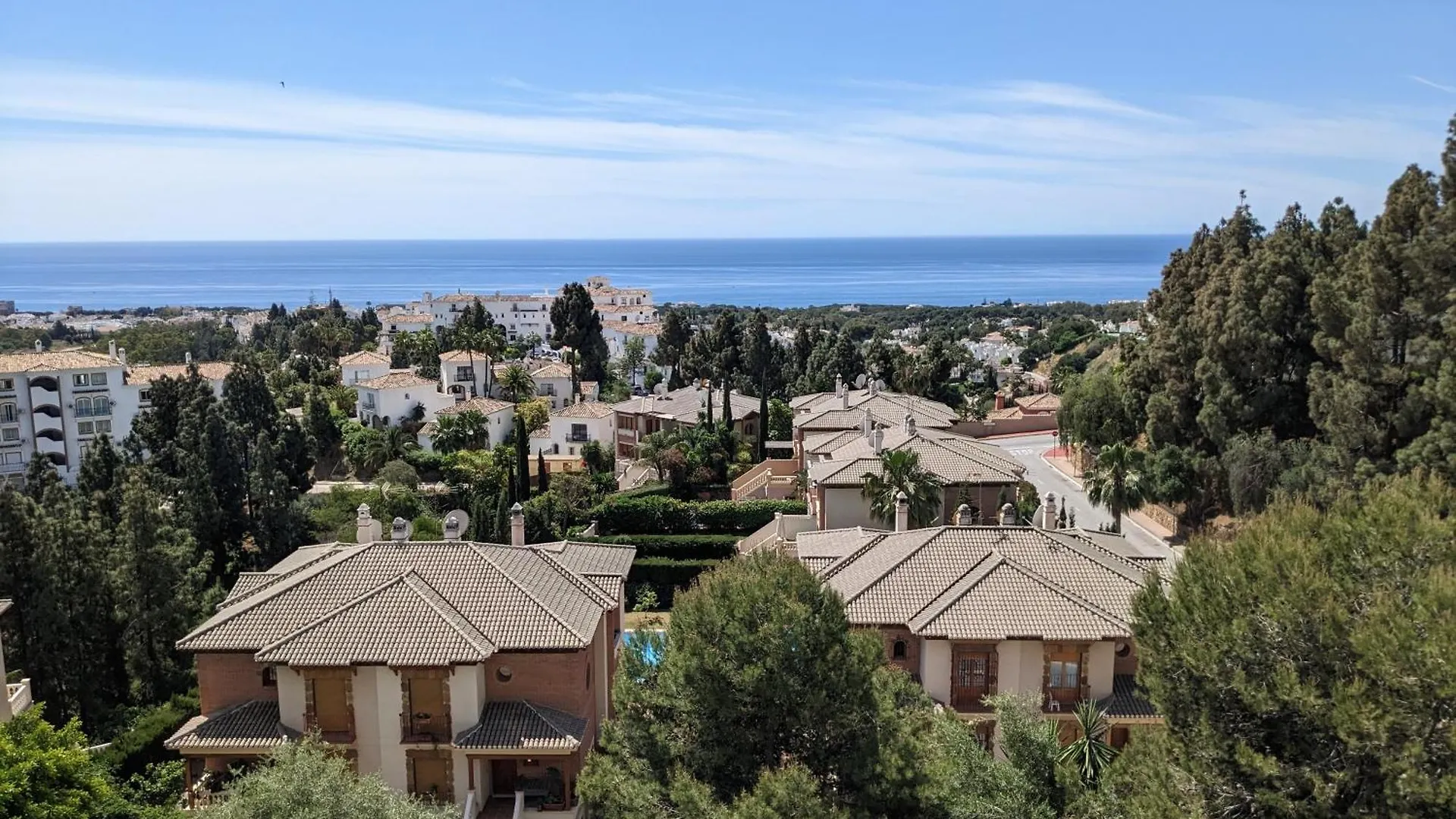 Luxury Duplex Penthouse 2 Living Rooms 3 Double Bedroom 4 Beds 4 Terraces Outstanding Sea & Mountain Views Sitio de Calahonda