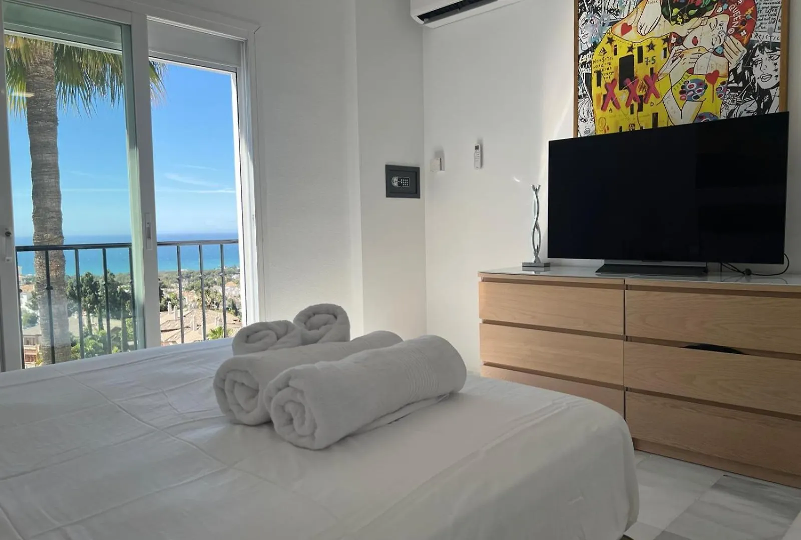 아파트 Luxury Duplex Penthouse 2 Living Rooms 3 Double Bedroom 4 Beds 4 Terraces Outstanding Sea & Mountain Views Sitio de Calahonda
