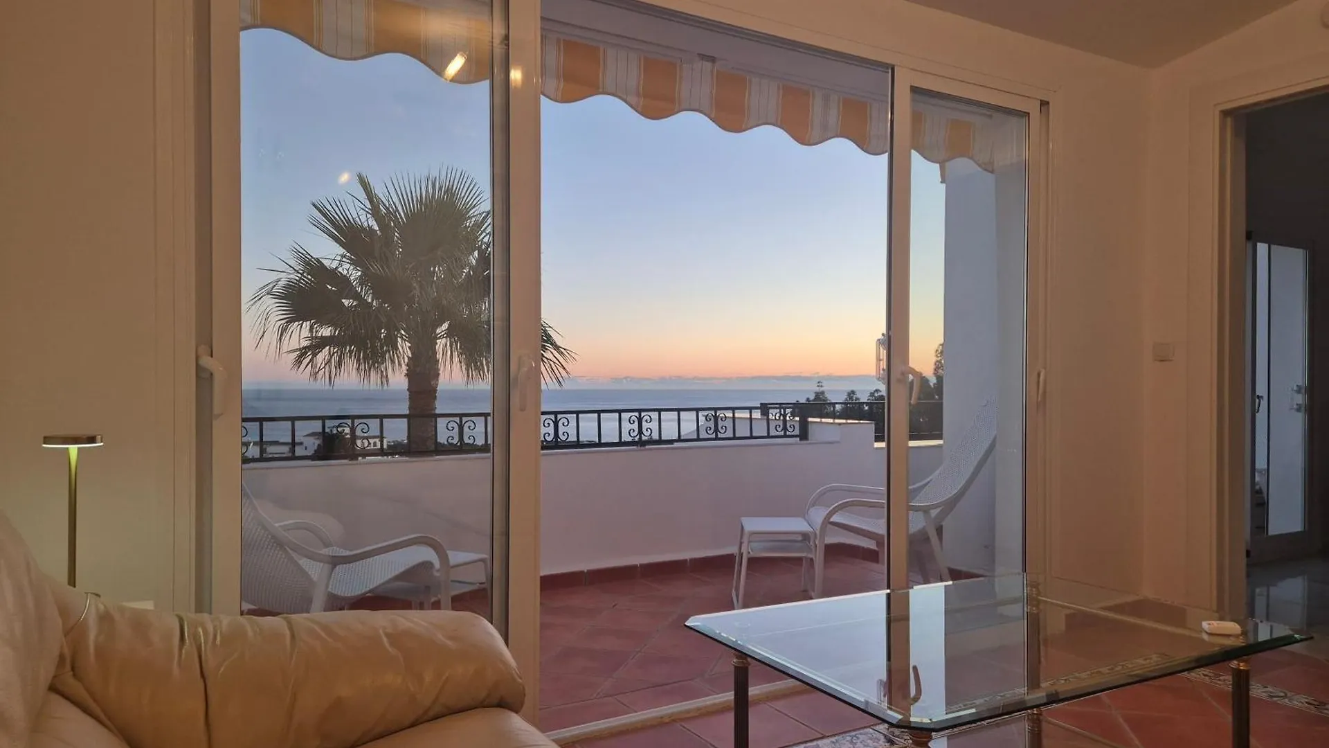 Appartamento Luxury Duplex Penthouse 2 Living Rooms 3 Double Bedroom 4 Beds 4 Terraces Outstanding Sea & Mountain Views Sitio de Calahonda Spagna