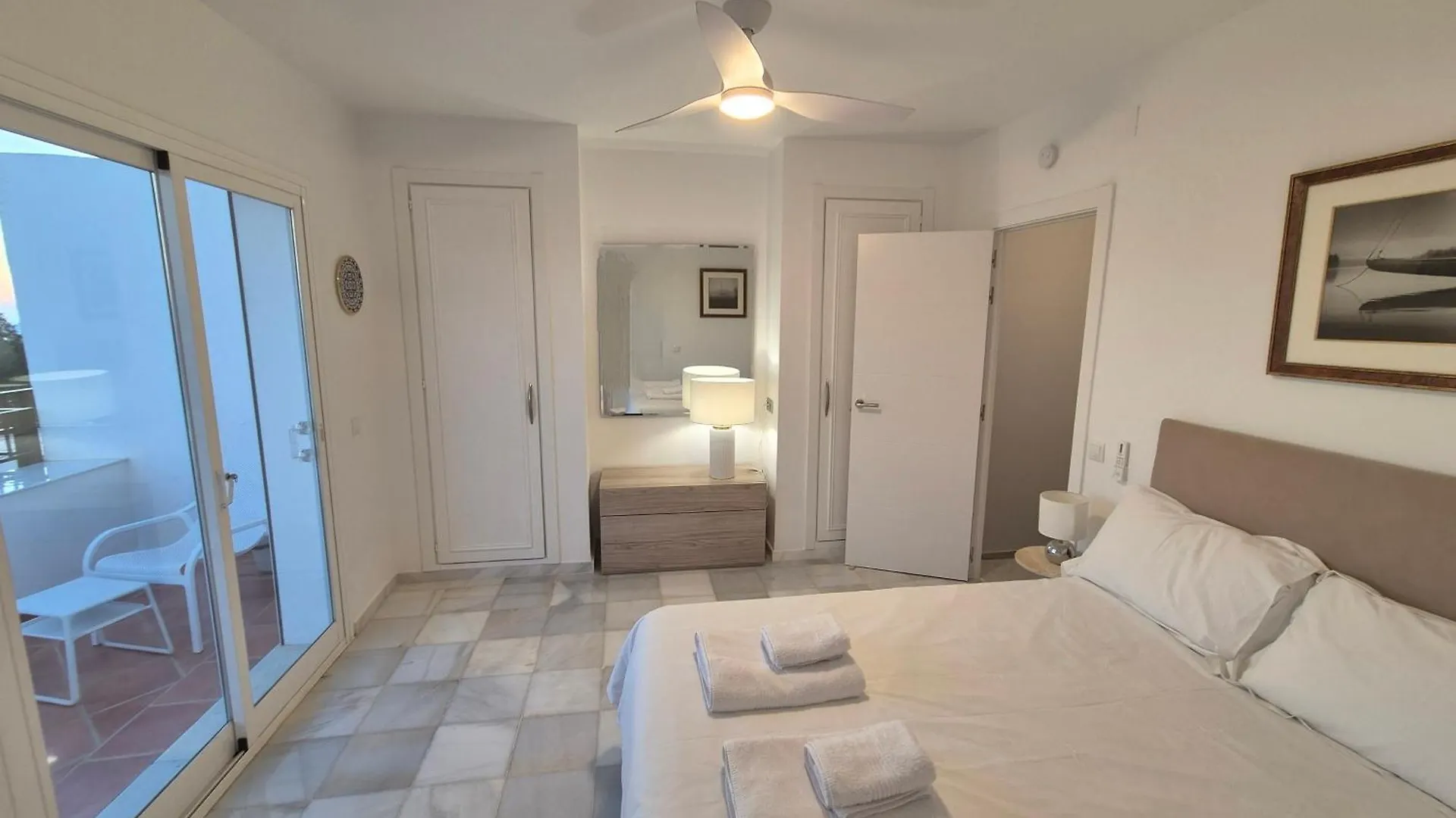 아파트 Luxury Duplex Penthouse 2 Living Rooms 3 Double Bedroom 4 Beds 4 Terraces Outstanding Sea & Mountain Views Sitio de Calahonda