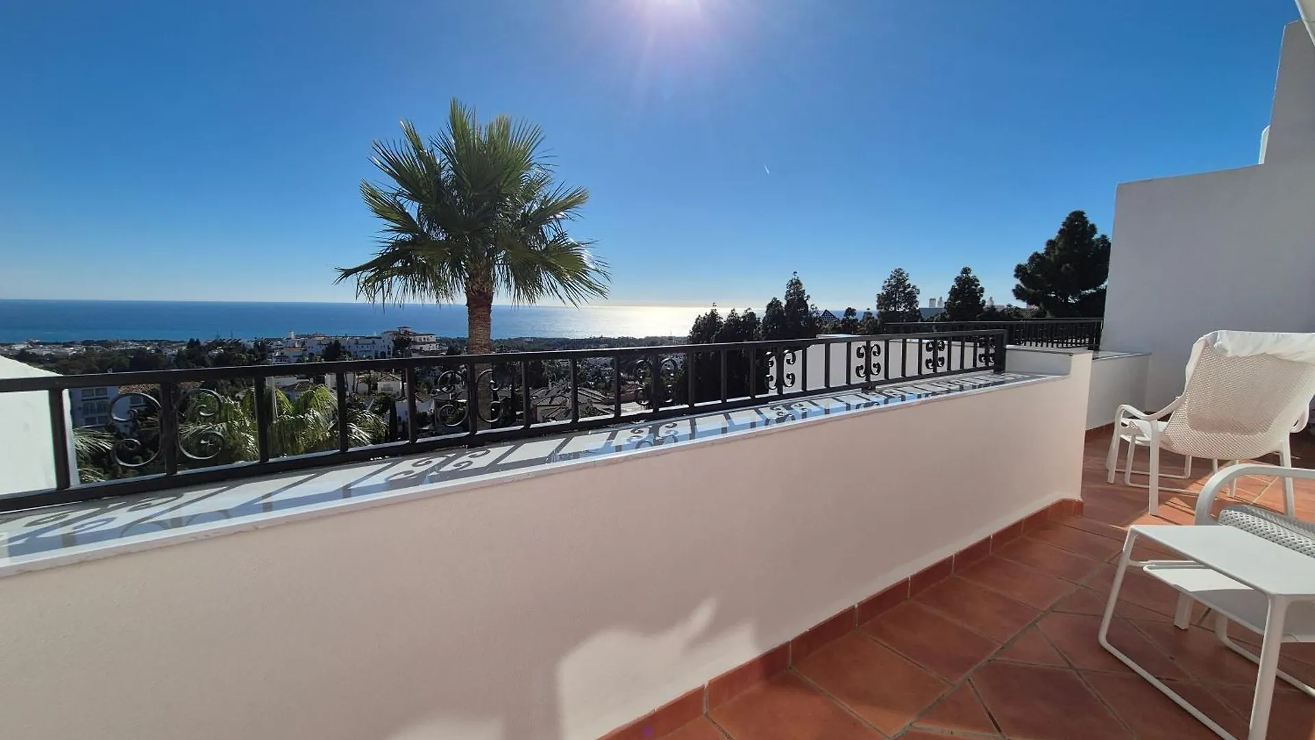 Luxury Duplex Penthouse 2 Living Rooms 3 Double Bedroom 4 Beds 4 Terraces Outstanding Sea & Mountain Views Sitio de Calahonda 아파트