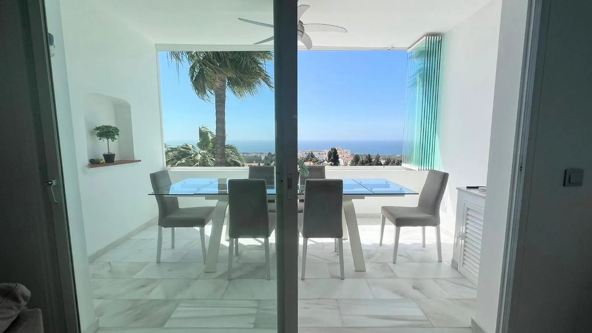 Luxury Duplex Penthouse 2 Living Rooms 3 Double Bedroom 4 Beds 4 Terraces Outstanding Sea & Mountain Views Sitio de Calahonda
