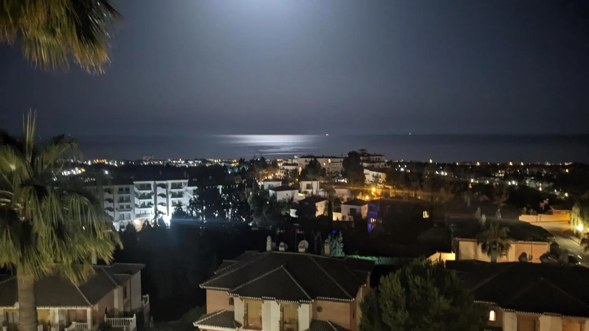 Luxury Duplex Penthouse 2 Living Rooms 3 Double Bedroom 4 Beds 4 Terraces Outstanding Sea & Mountain Views Sitio de Calahonda 아파트